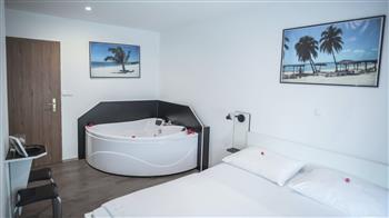Deluxe room with jacuzzi